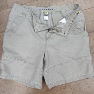 North Face A5 series size 36 men's khaki shorts